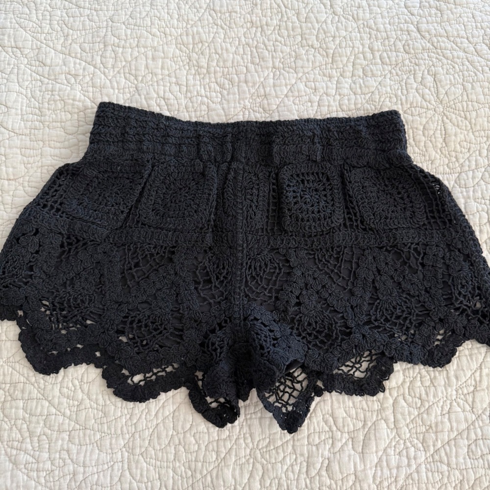 Surf Gypsy Black Crochet Shorts Size M Boho Scalloped Lace Festival Beach